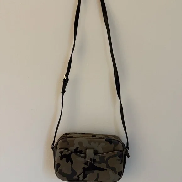 G.I.L.I Camo Leather Crossbody Purse - Picture 2 of 5
